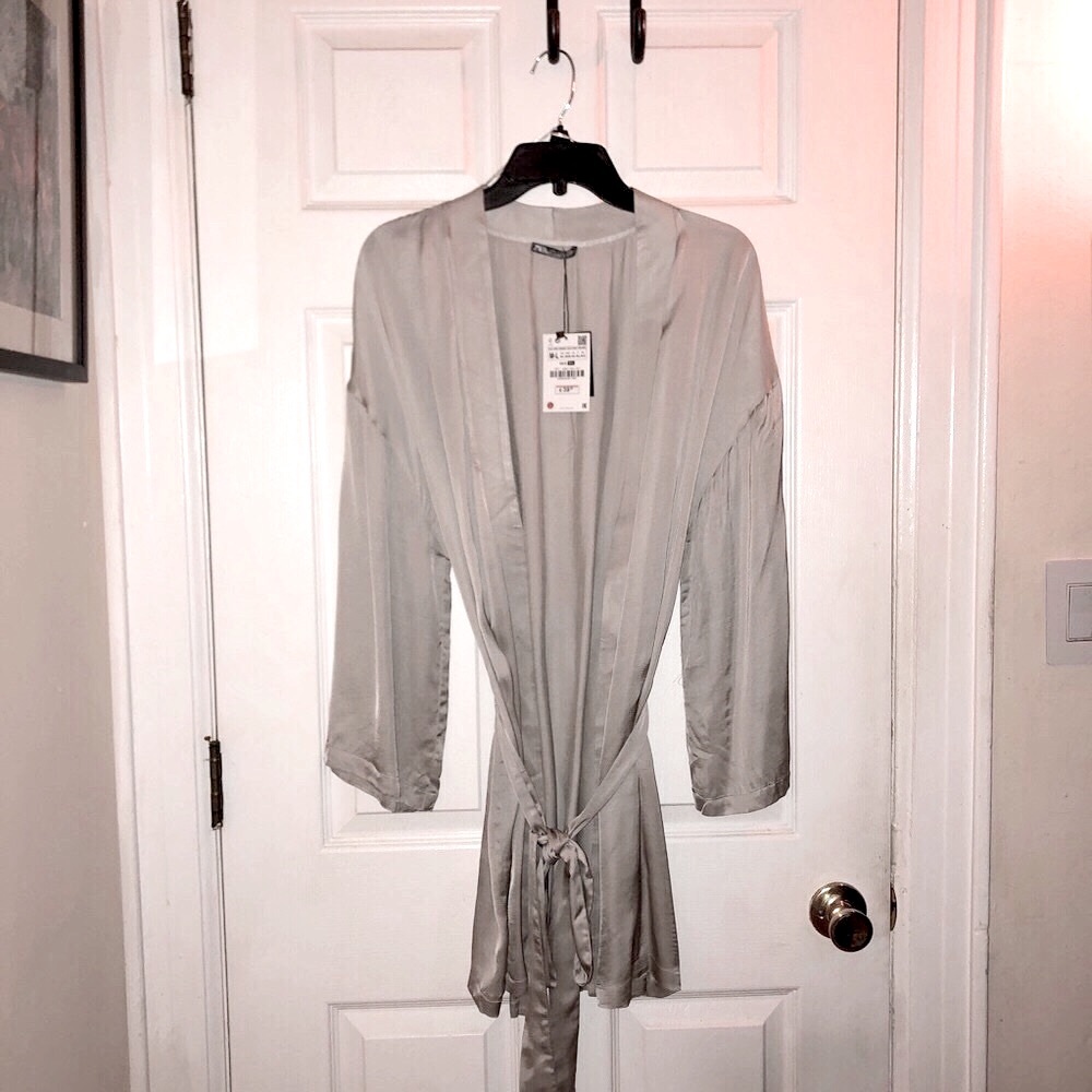 Zara Robe NWT Taupe Light Gray Satin Short Bridesmaid Kimono Sleepwear M L